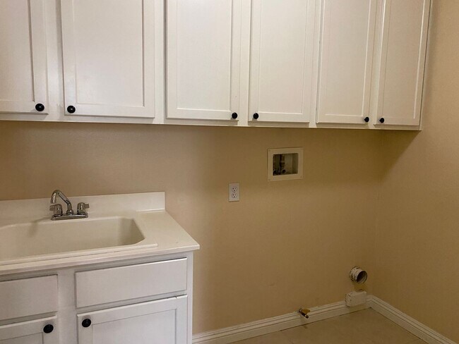 Building Photo - Moreno Valley Executive Home for Lease - Upgraded & Move-in Ready!