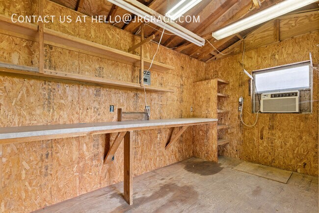 Building Photo - 429 Lindenwood Ln W