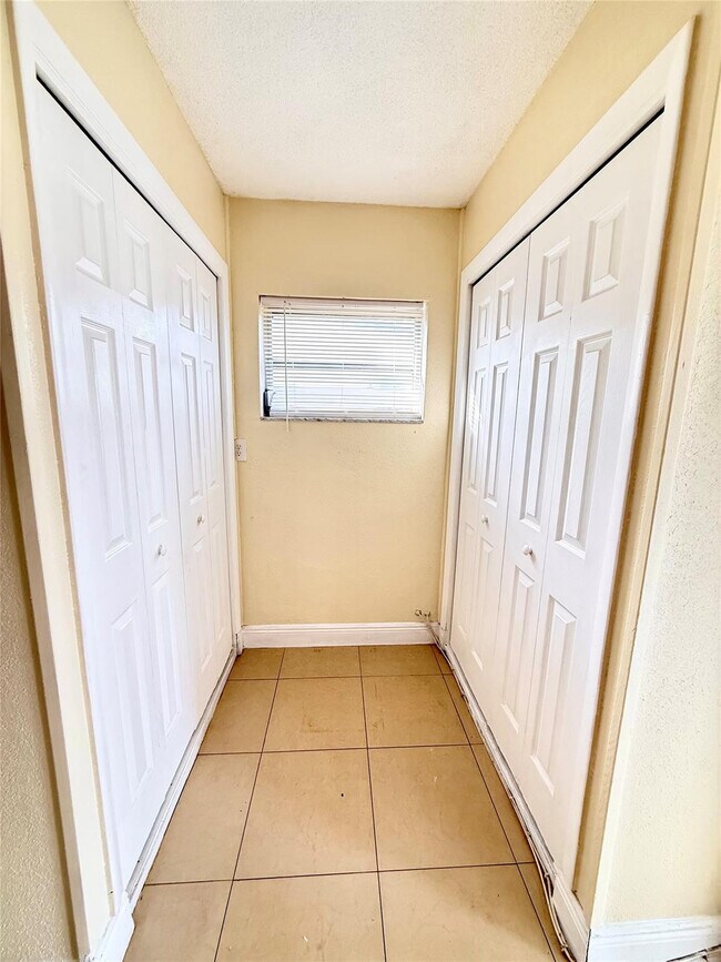 Building Photo - 4190 NW 45th St