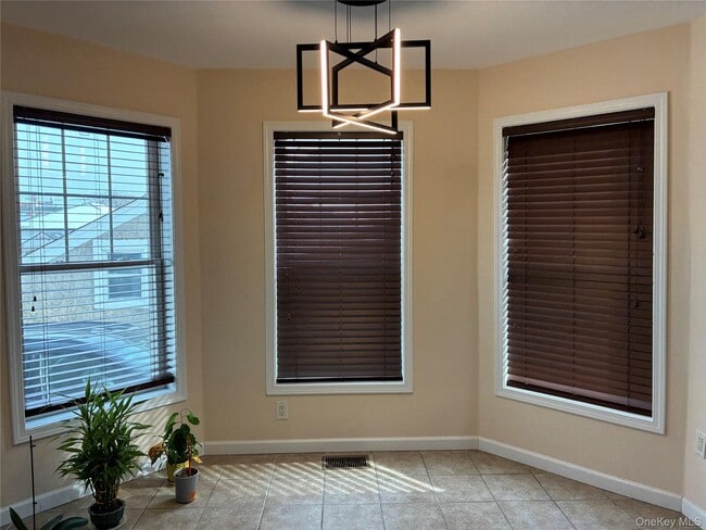 Building Photo - 24 Alice Ct