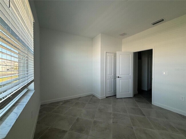 Building Photo - 7869 Lakes Edge Ln