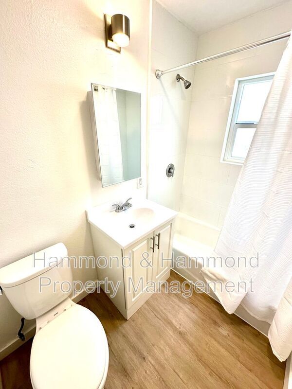 Building Photo - 5854 Tujunga Ave