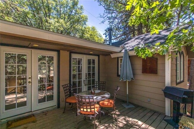 Building Photo - 590 Oak Knoll Cir