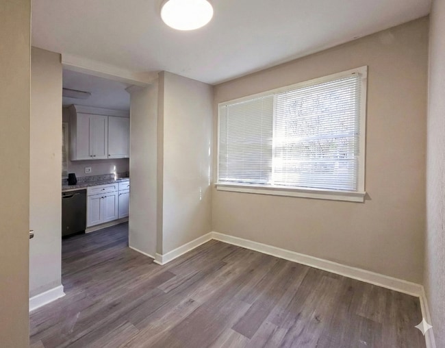 Building Photo - 2045 White Oak Cir