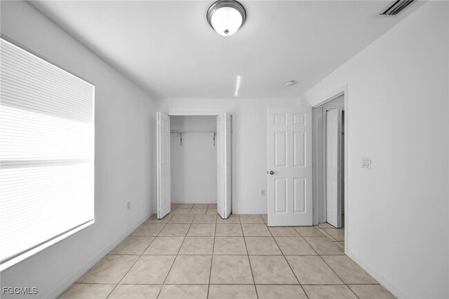 Building Photo - 1214 SE 24th Ave