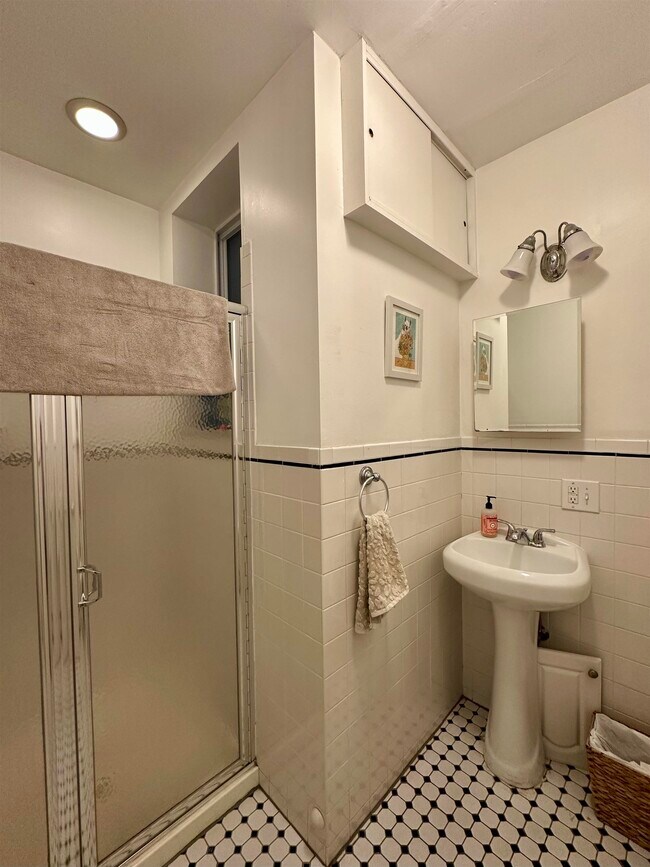 Building Photo - 273 Webster Ave