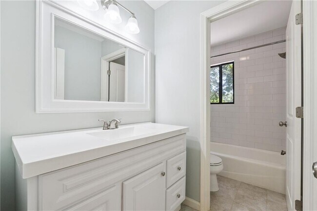 Building Photo - 820 Muirfield Trce