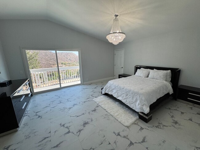 Building Photo - All Remodeled Rancho San Diego Home
