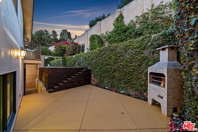 Building Photo - 6477 Deep Dell Pl