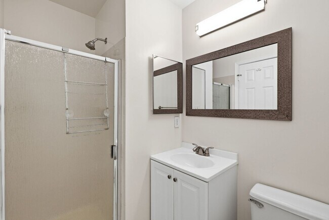 Building Photo - 541 Colecroft Ct