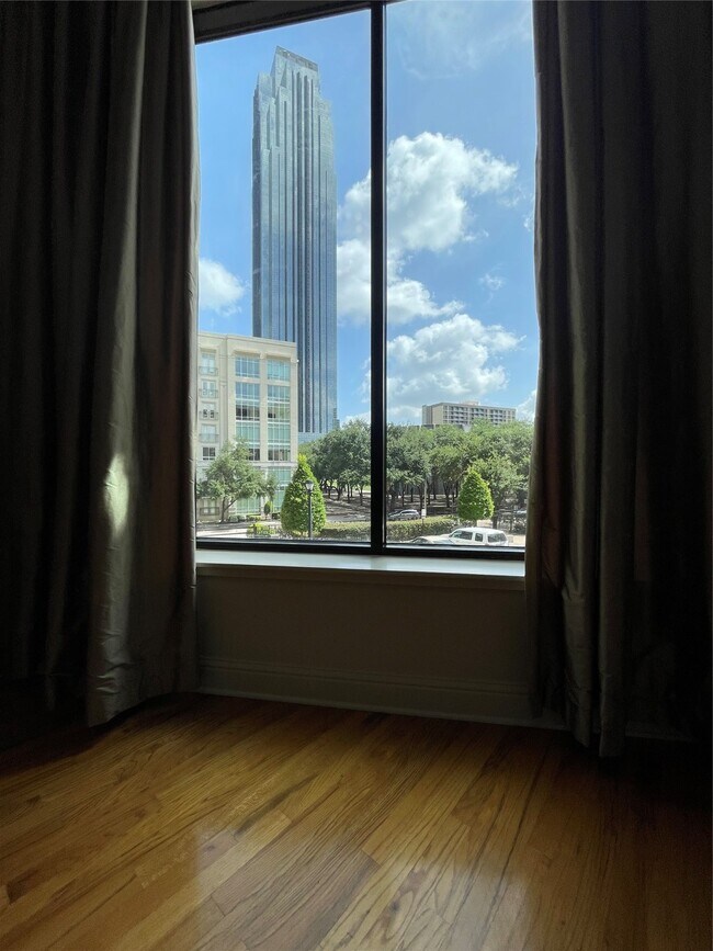 Building Photo - 5005 Hidalgo St