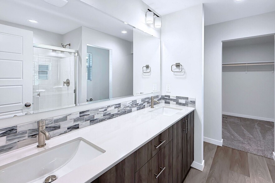 Building Photo - 10539 W Teratai St