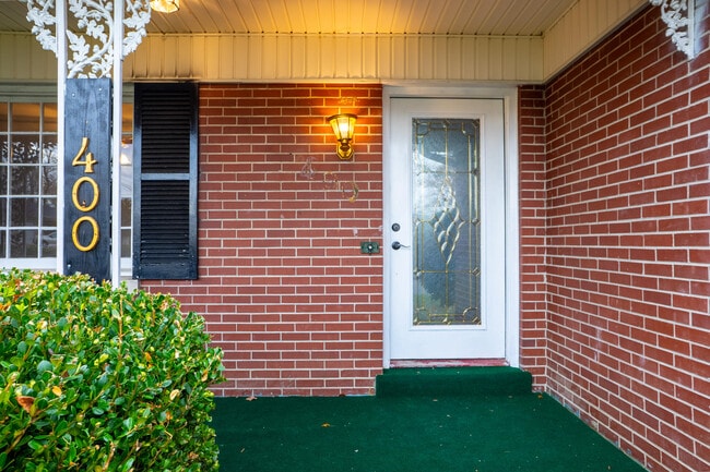 Building Photo - 400 Midland Dr
