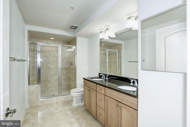 Building Photo - 320 S West St