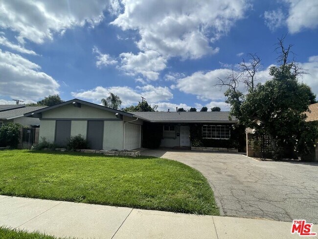 Primary Photo - 24132 Hartland St