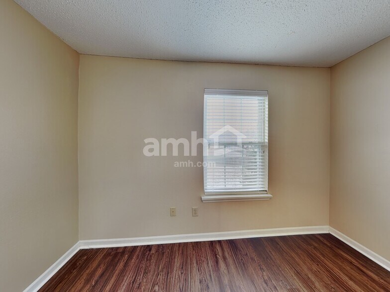 Building Photo - 15235 Follow Dr