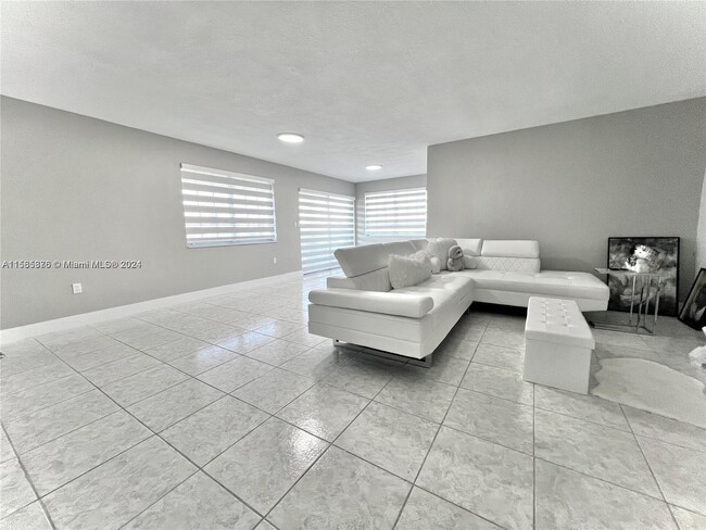 Primary Photo - 11840 NE 19th Dr