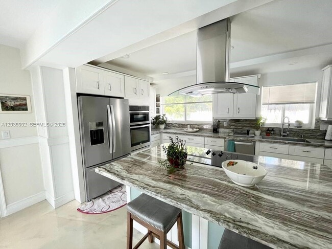 Building Photo - 416 N Rainbow Dr