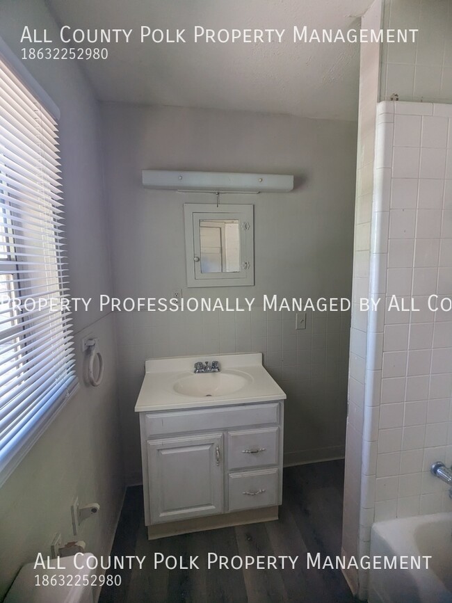 Building Photo - Awesome 2/1 Apartment in Auburndale for Rent