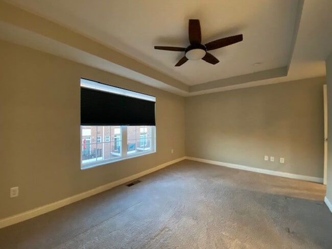 Building Photo - 2 Bed 2.5 Bath Townhome Available in Sprin...