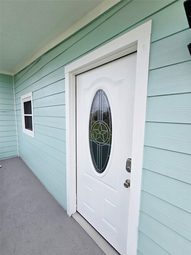 Building Photo - 16611 Jolly Roger Rd