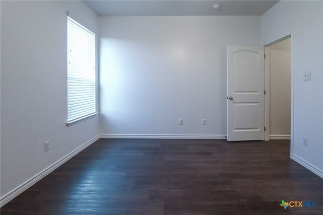 Building Photo - 5005 Rose Gdn Lp