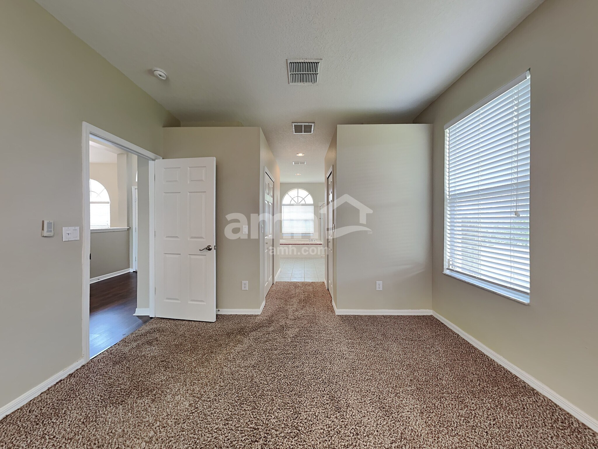 Building Photo - 9302 Dresden Pl