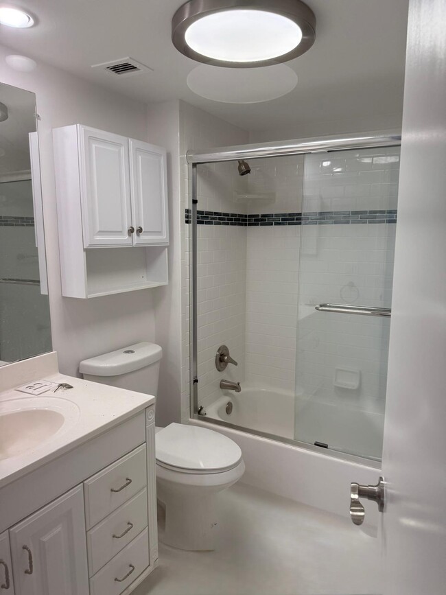 Building Photo - 405 N Ocean Blvd