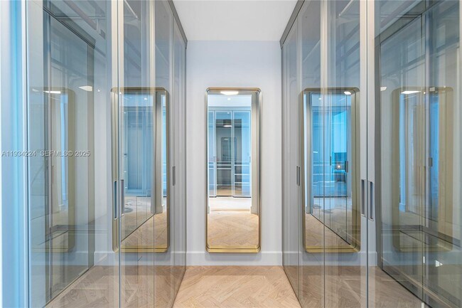 Building Photo - 700 NE 26th Terrace