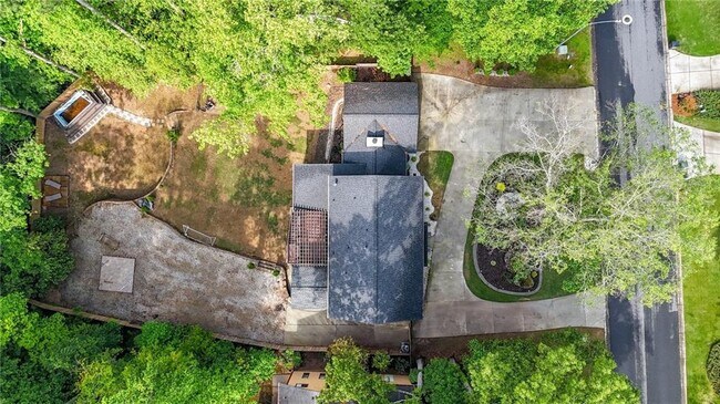 Building Photo - 3270 Brookview Dr