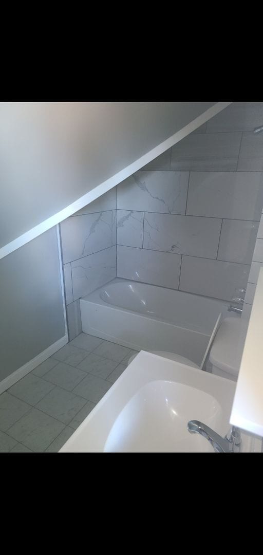 Building Photo - 4 Bed, 2 Bath/Remodled