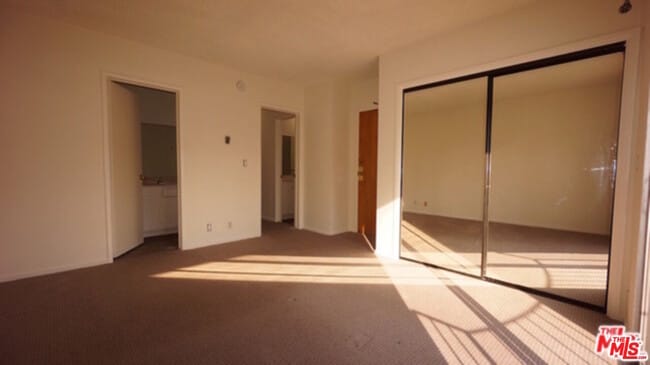 Building Photo - 1418 S Bentley Ave