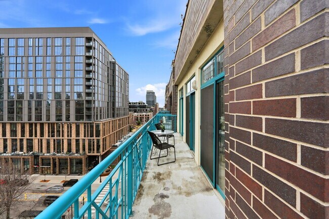 Building Photo - 910 W Madison St