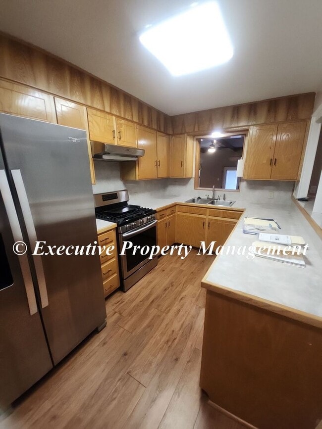 Building Photo - 1009 Robertson Ave