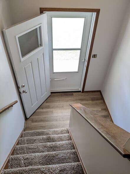 Building Photo - 303 N 6th St