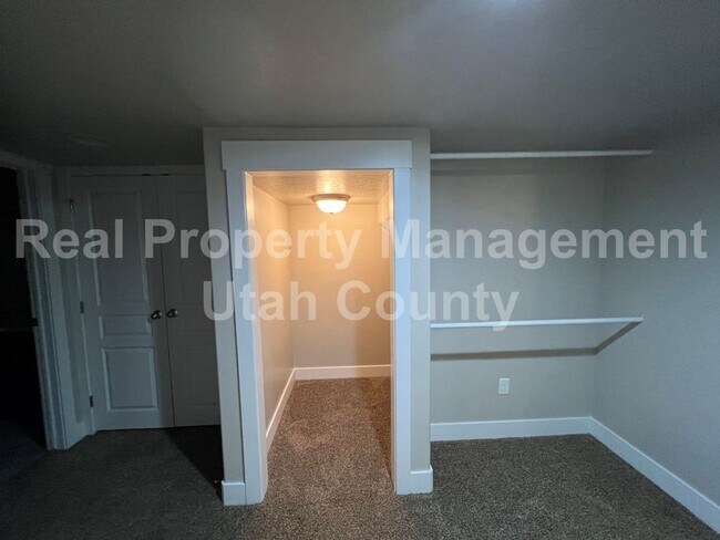 Building Photo - 1638 Venetian Way