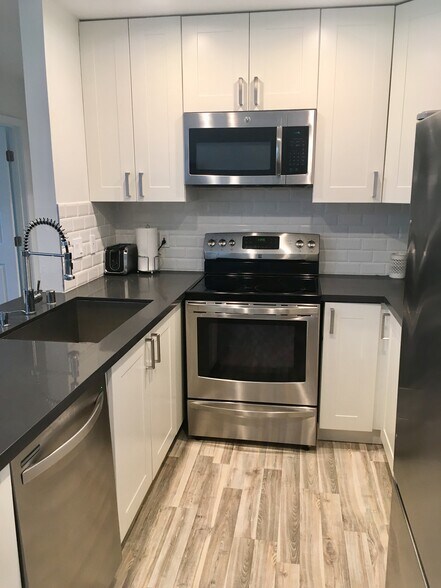 Building Photo - 2609 Pico Pl