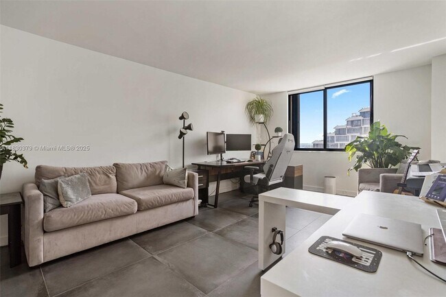 Building Photo - 540 Brickell Key Dr