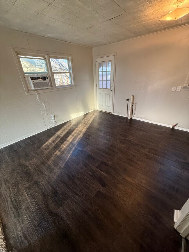 Building Photo - 1913 Gilbert Ave