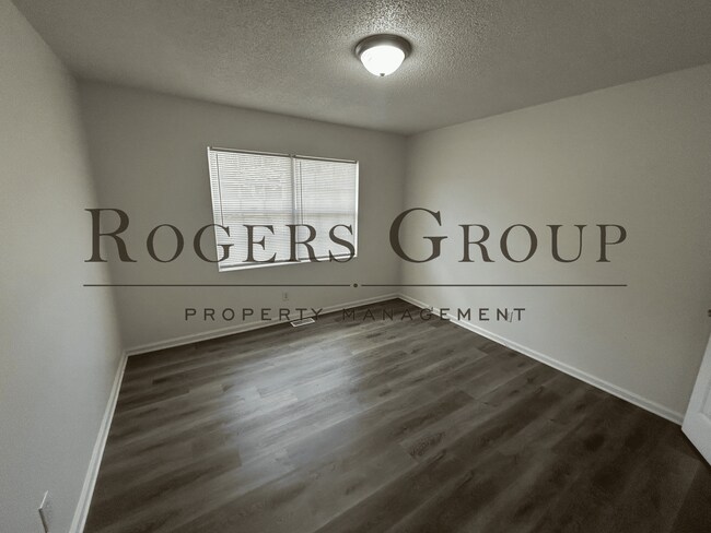 Building Photo - #450 - 607-609 Hicks Mill Rd Duplex