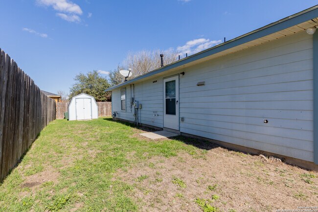Building Photo - 3727 Aragon Dr
