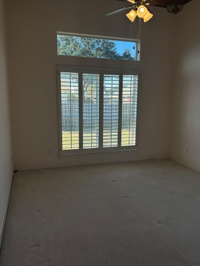 Building Photo - Fabulous Home in Gulf Breeze