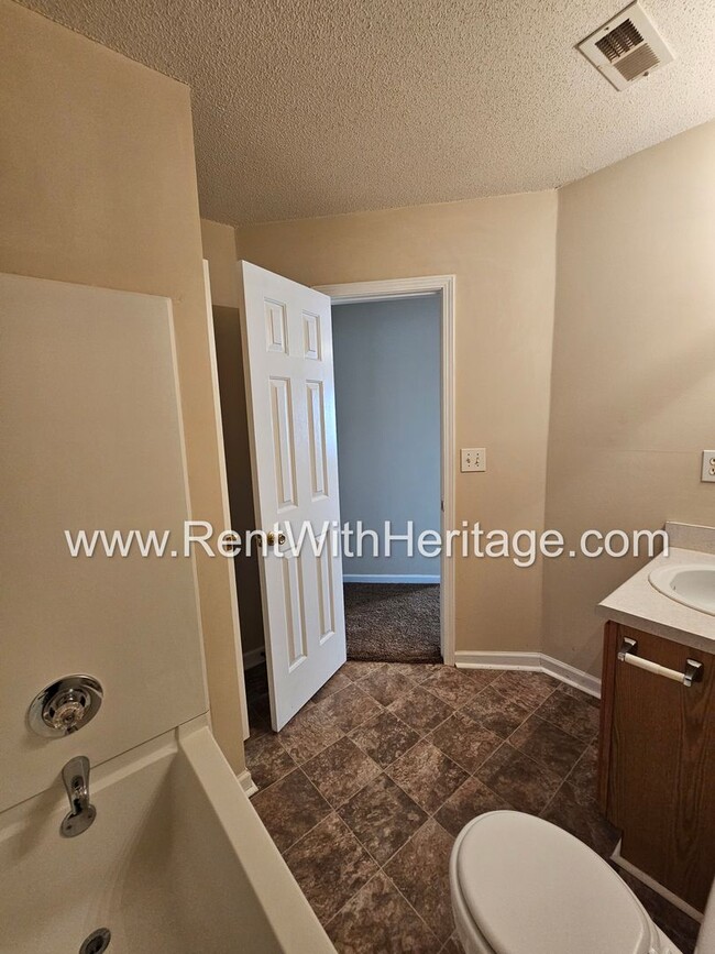 Building Photo - GORGEOUS HOME IN POPULAR PILGRIM'S MANOR /...