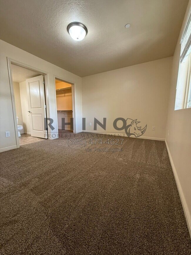 Building Photo - 6941 Village River Ln