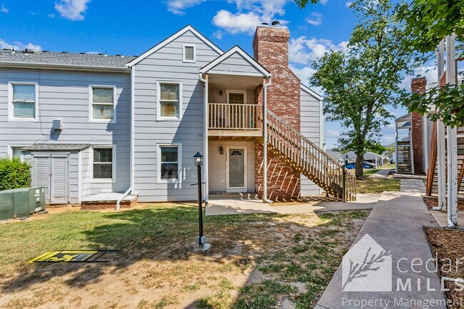 Building Photo - 1717 S Cypress