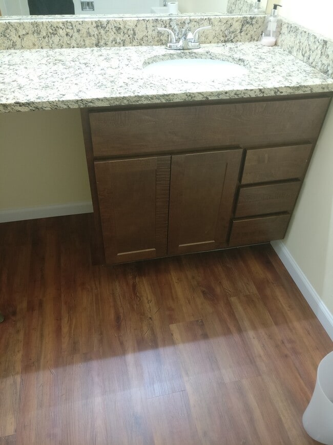 Building Photo - 1880 Bonnie Ln