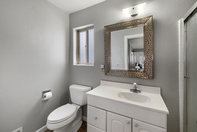 Building Photo - Beautiful Al Tahoe Home in South Lake Taho...