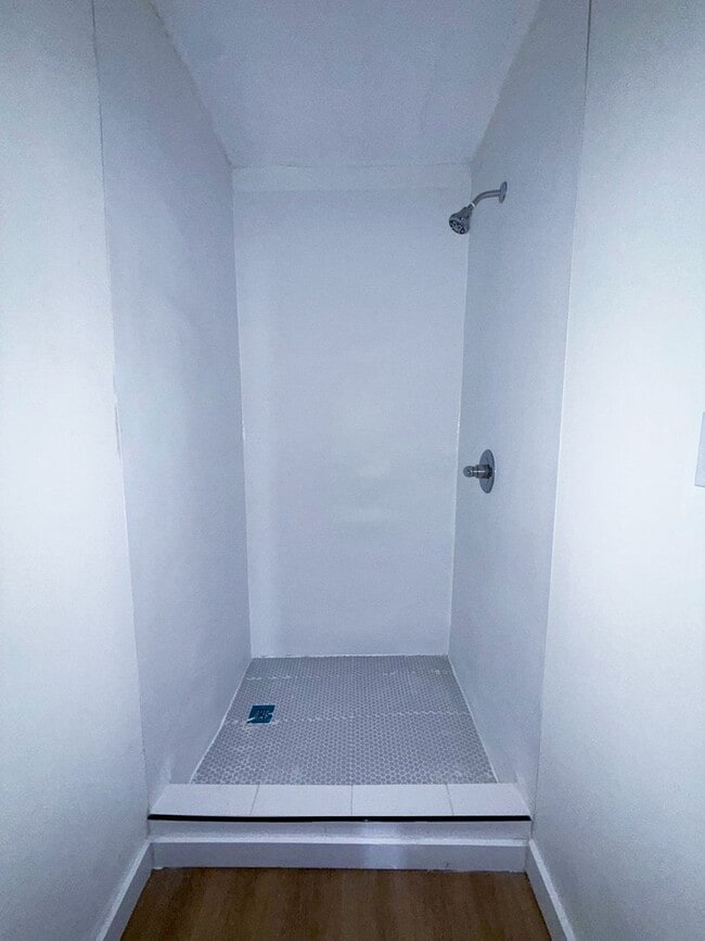 Building Photo - Newly Rehabbed 4BR Home w/ Front Porch, Back Deck & Full Basement