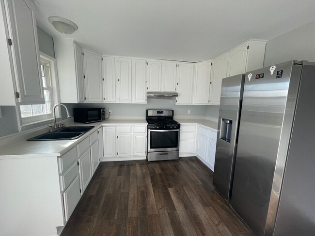 Building Photo - 3 Bedroom Home