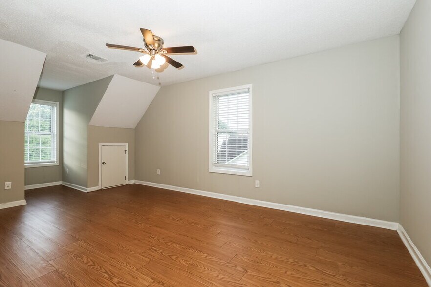 Building Photo - 11081 Knotty Pine Pl